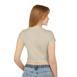 Laden Sie das Bild in den Galerie-Viewer, Women&#39;s Baby Tee - Good Living Surf &amp; Palmen Design